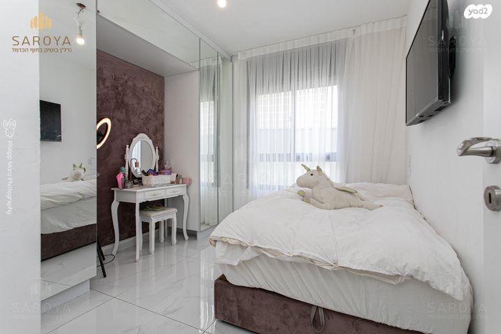 דירת גן, דולפין, גלי כרמל, טירת כרמל