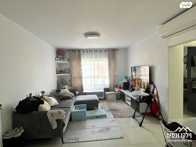 דירה, אהרון חג'ג', נאות בן גוריון, יבנה