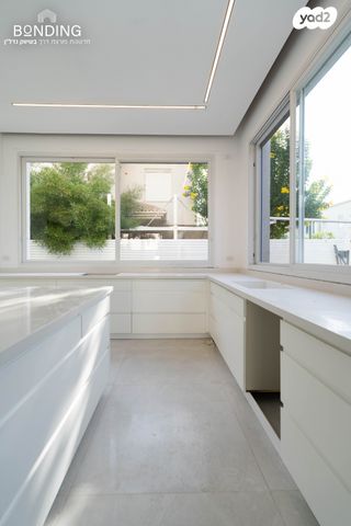 דו משפחתי, נר הלילה, 212 מזרח, אבן יהודה