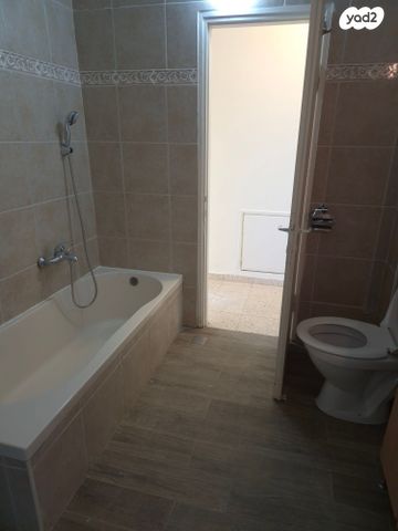 דירה, ליאון בלום, חיפה