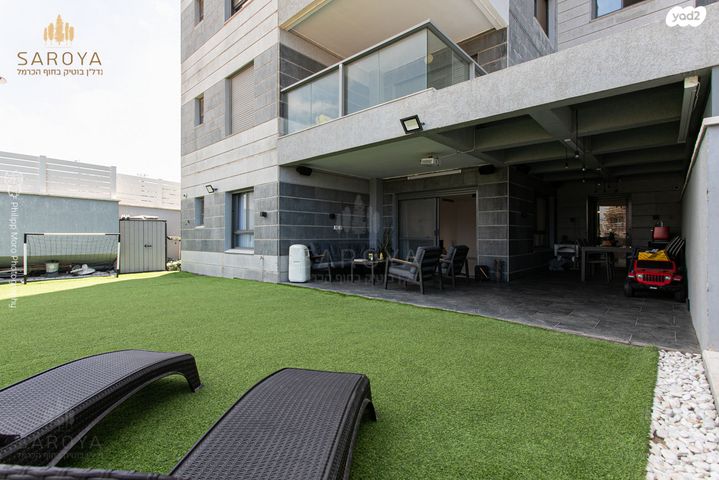 דירת גן, דולפין, גלי כרמל, טירת כרמל