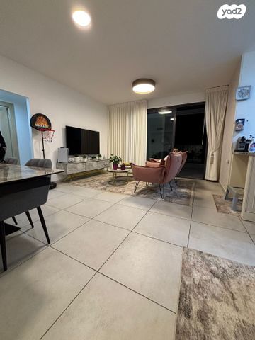 דירה, הרב ניסנבאום 37, אזור תעשיה, בת ים