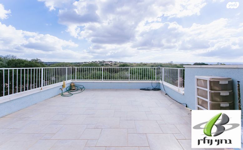 בית פרטי/ קוטג', שריגים