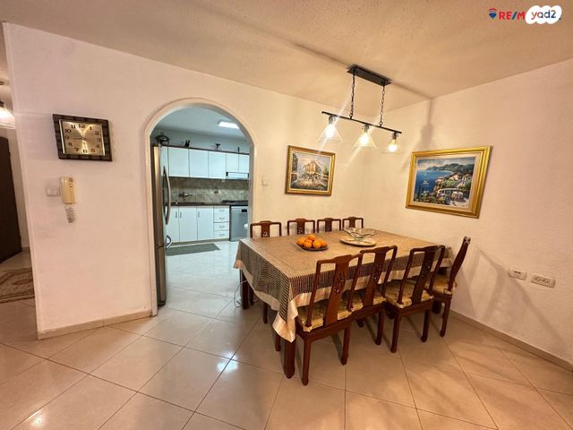 דירה, דב הוז, מעוז, כפר סבא