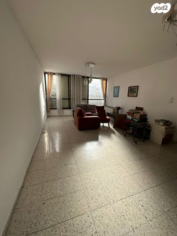 טריפלקס, יהודה הנשיא, מרכז העיר, קרית אתא