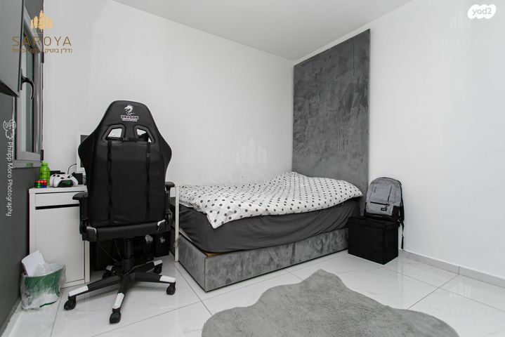 דירת גן, דולפין, גלי כרמל, טירת כרמל