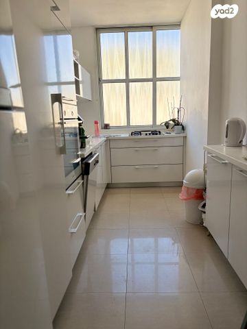 דירה, יחזקאל דנין, לב העיר, בת ים