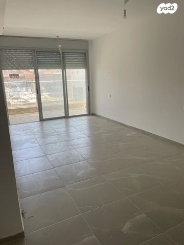 דירה, יהודה לייב פינסקר, רמב"ם, ראשון לציון