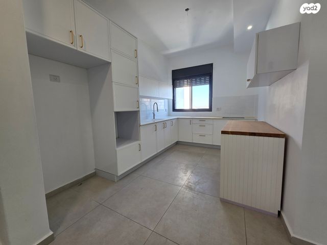 שקמים ואגמים