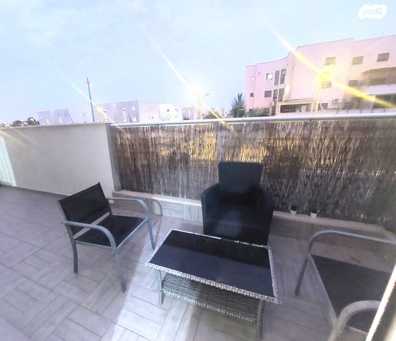 טריפלקס, לילך, אופקים