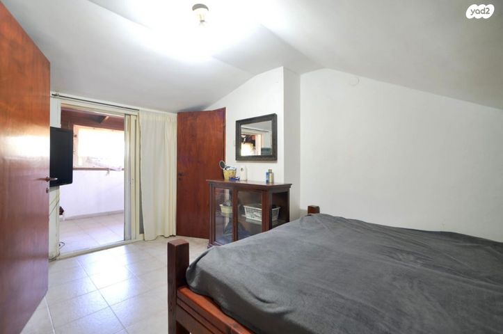 טריפלקס, ההשכלה, גבעת נשר, נשר