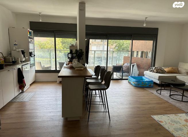 דירה, הרצליה