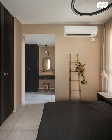 דירה, אריק איינשטיין, הרצליה ב', הרצליה