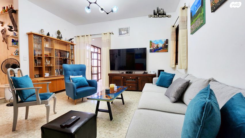 בית פרטי/ קוטג', עפרוני, שלומית, שלומי