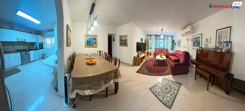 דירה, דב הוז, מעוז, כפר סבא