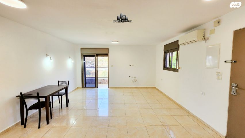 בית פרטי/ קוטג', עפרוני, שלומית, שלומי