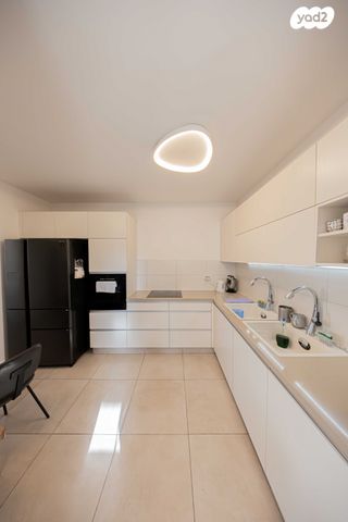 דירה, הרב אברהם שפירא, גבעת משקפיים, בית שמש