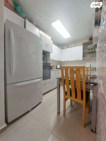 גג/ פנטהאוז, חללי אגוז, גני אביב, לוד