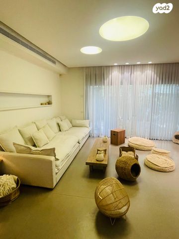 דירת גן, קדימה צורן