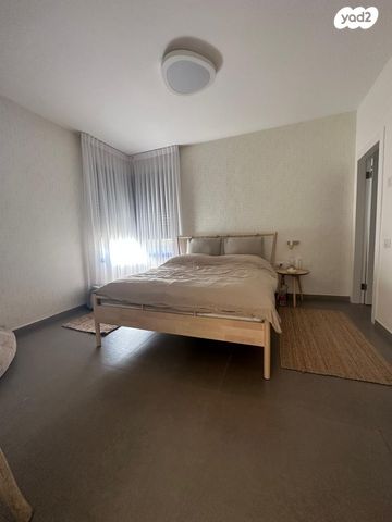 דירת גן, קדימה צורן