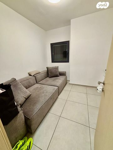 דירה, הרב ניסנבאום 37, אזור תעשיה, בת ים