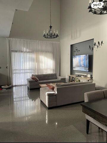 דו משפחתי, ד"ר אבא אחימאיר, גדרה