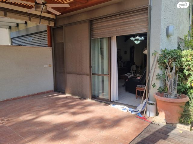 דו משפחתי, רמז, מערב ותיק, ראשון לציון