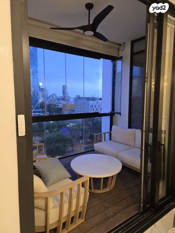 דירה, ליאונרדו דה וינצ'י 12, גני שרונה, קרית הממשלה, תל אביב יפו