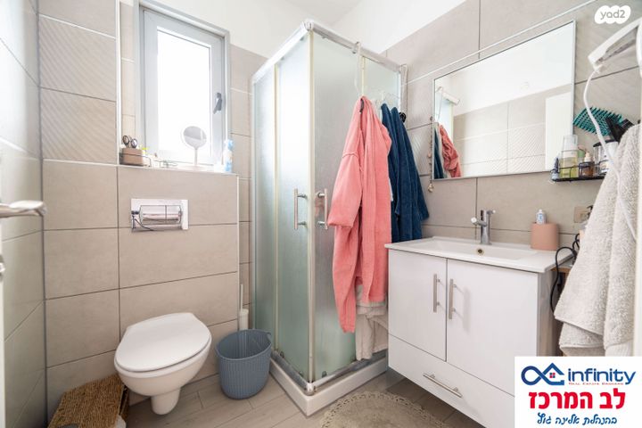 דירה, נתן אלתרמן, פסגות אפק, ראש העין