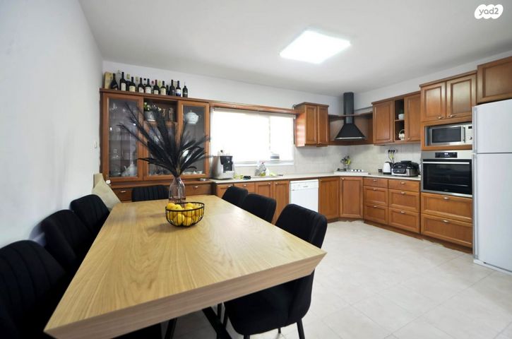 טריפלקס, ההשכלה, גבעת נשר, נשר