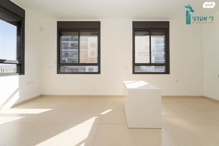 דו משפחתי, שרה לוי תנאי, פסגות אפק, ראש העין