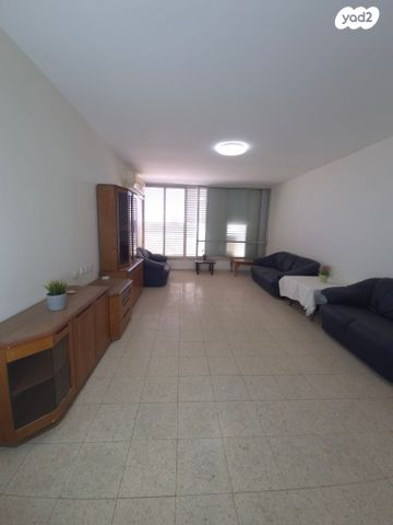 דירה, ליאון בלום, חיפה