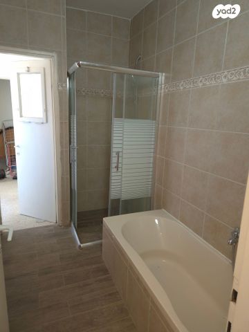 דירה, ליאון בלום, חיפה