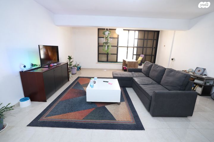 כיכר אליעזר קפלן 12