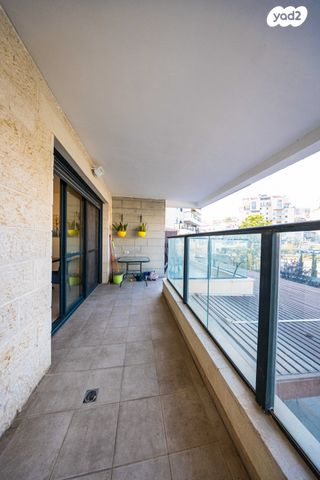 דירה, הרב אברהם שפירא, גבעת משקפיים, בית שמש