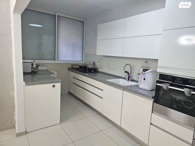 דירה, יצחק בן דוד, מחנה יהודה, פתח תקווה