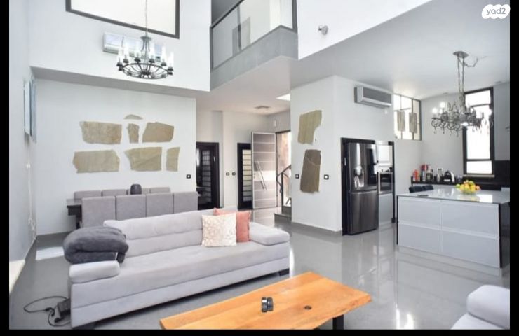 דו משפחתי, ד"ר אבא אחימאיר, גדרה