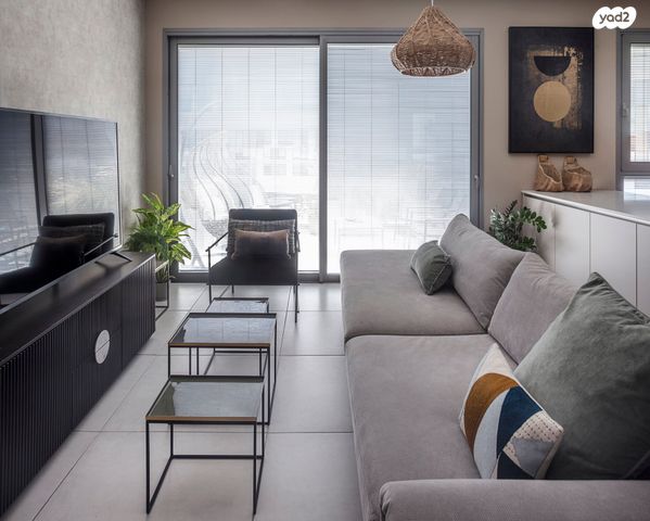 דירה, אריק איינשטיין, הרצליה ב', הרצליה