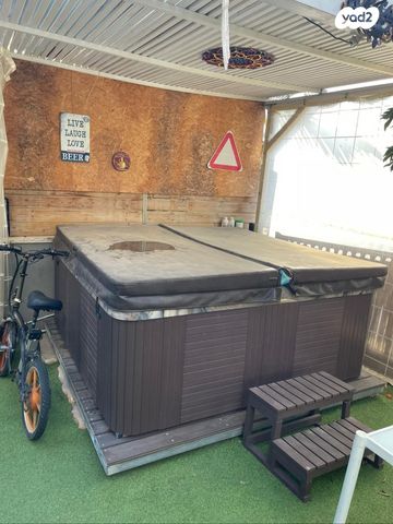 דו משפחתי, ד"ר אבא אחימאיר, גדרה