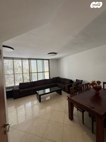 דירה, משה שרת, בת ים