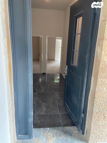 דירה, המדרגות, נחלאות, שערי חסד, ירושלים