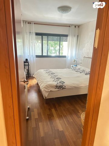 דירה, דב הוז, מעוז, כפר סבא