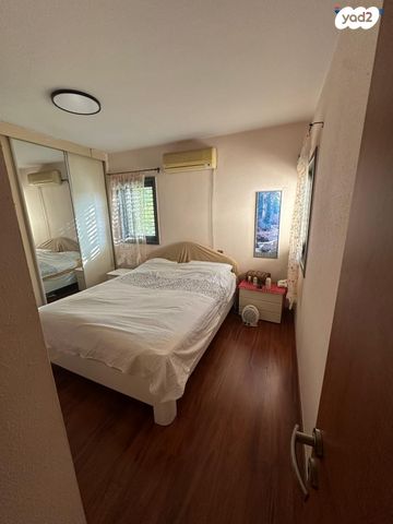 דירה, דב הוז, מעוז, כפר סבא