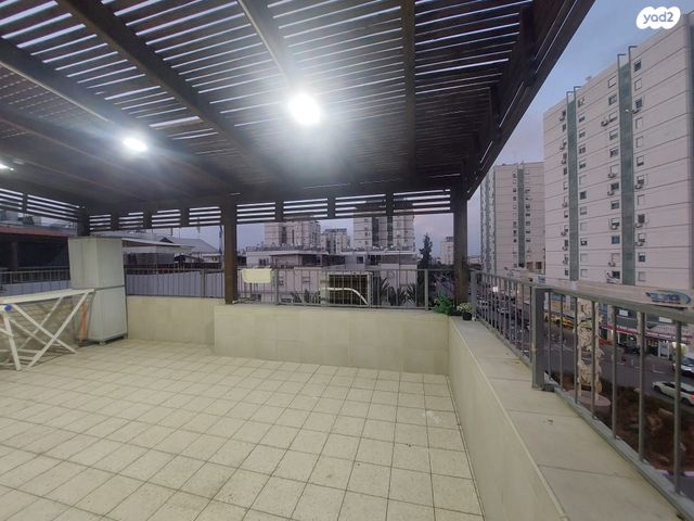 גג/ פנטהאוז, חללי אגוז, גני אביב, לוד