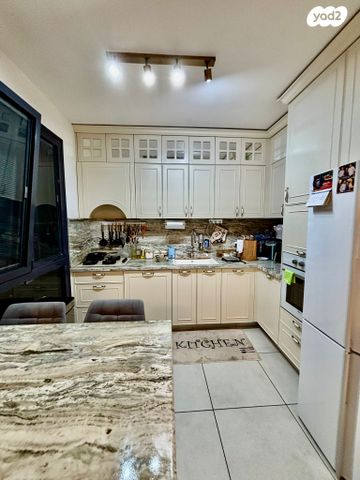 דירה, הרב ניסנבאום 37, אזור תעשיה, בת ים