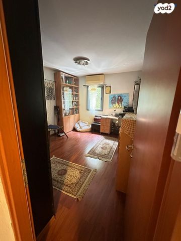 דירה, דב הוז, מעוז, כפר סבא