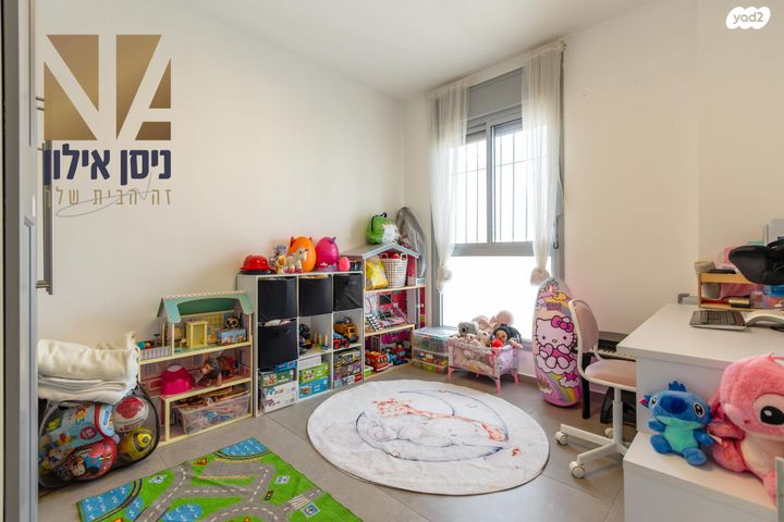 דירה, יונתן רטוש, פסגות אפק, ראש העין