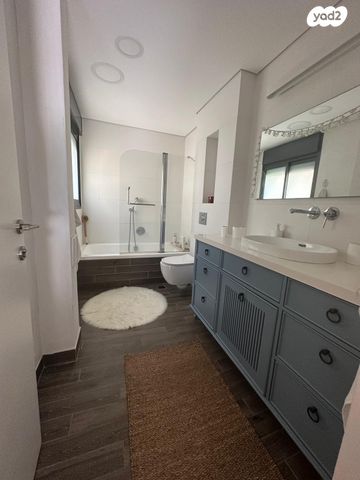 דירת גן, קדימה צורן