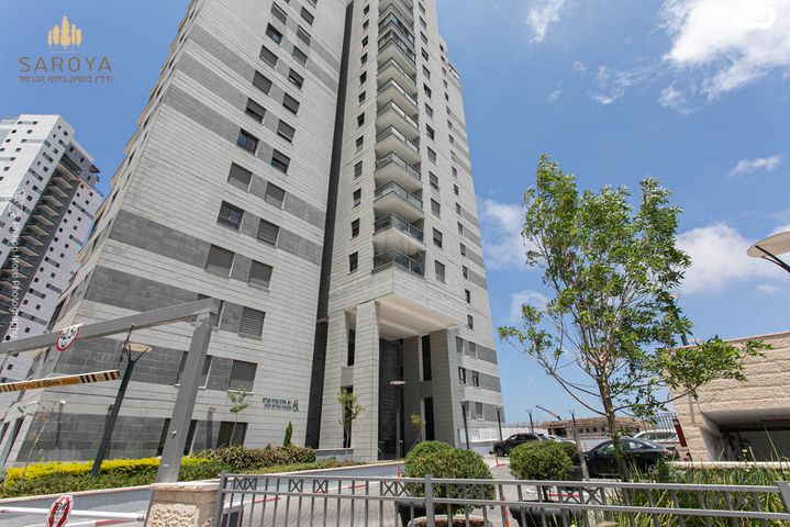 דירת גן, דולפין, גלי כרמל, טירת כרמל