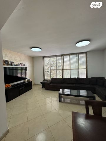 דירה, משה שרת, בת ים